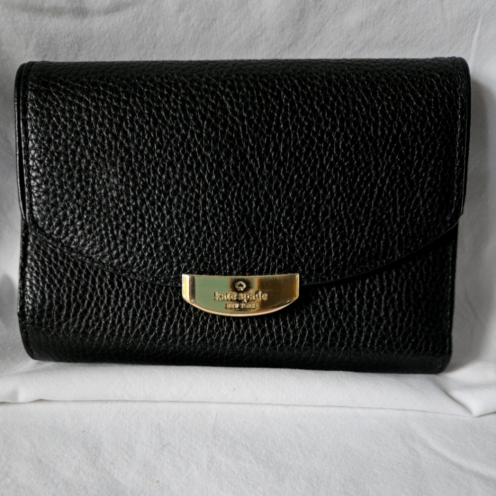 Kate Spade Wallet. Great condition. Like new. No call outs.